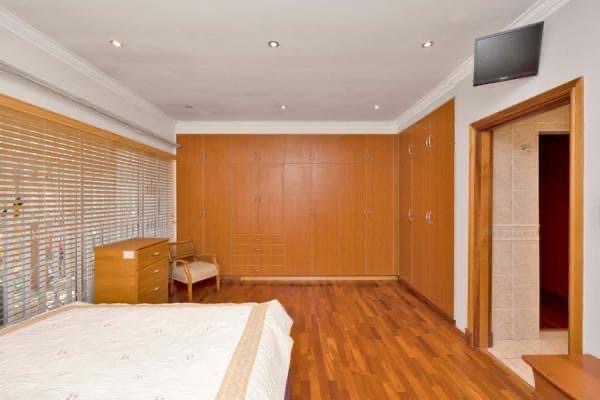 8 Bedroom Property for Sale in Rondebosch Western Cape